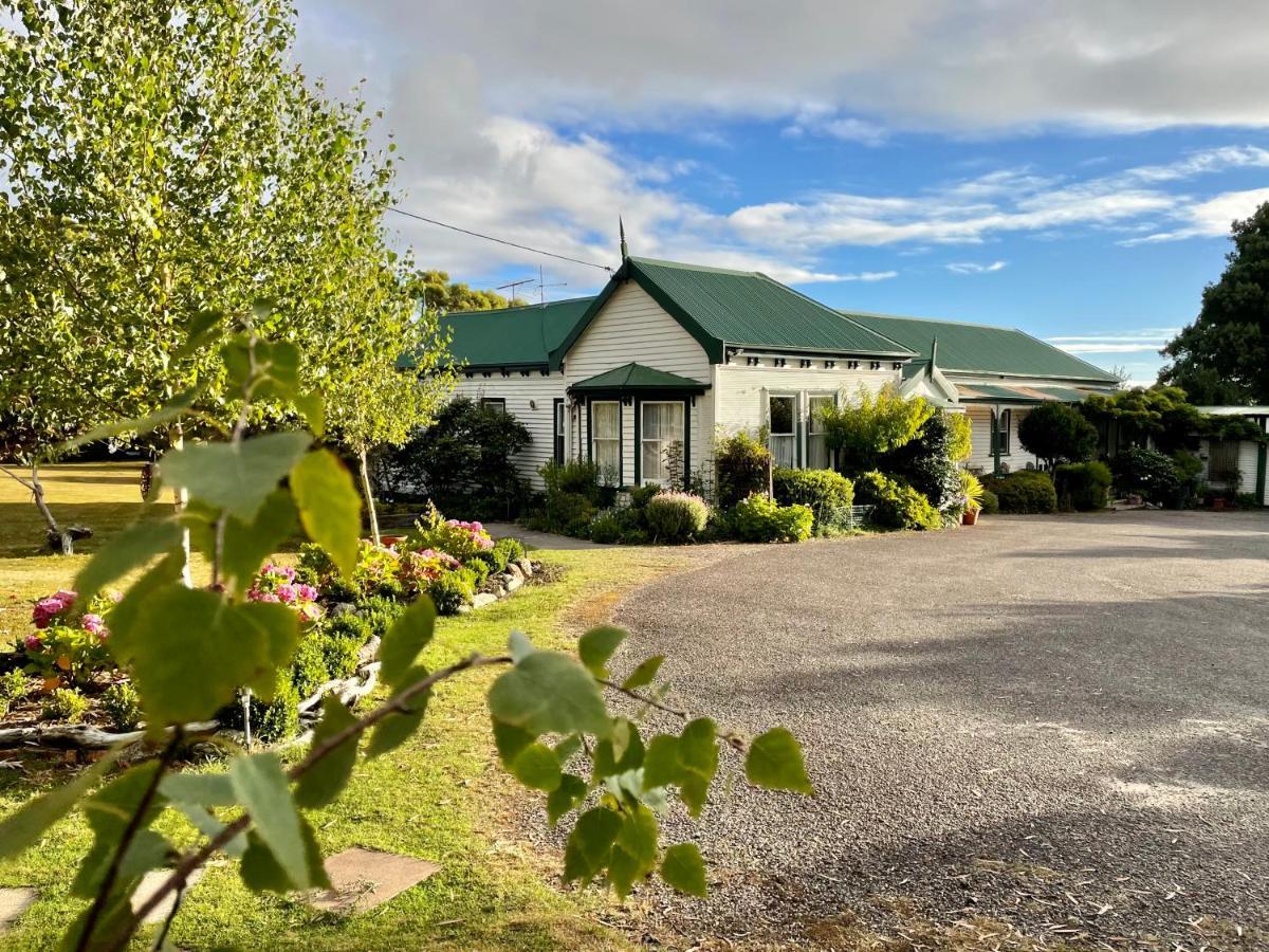 Strahan Wilderness Lodge Exteriör bild
