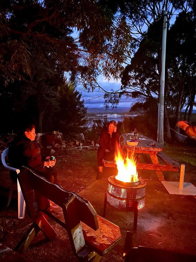 Strahan Wilderness Lodge Exteriör bild