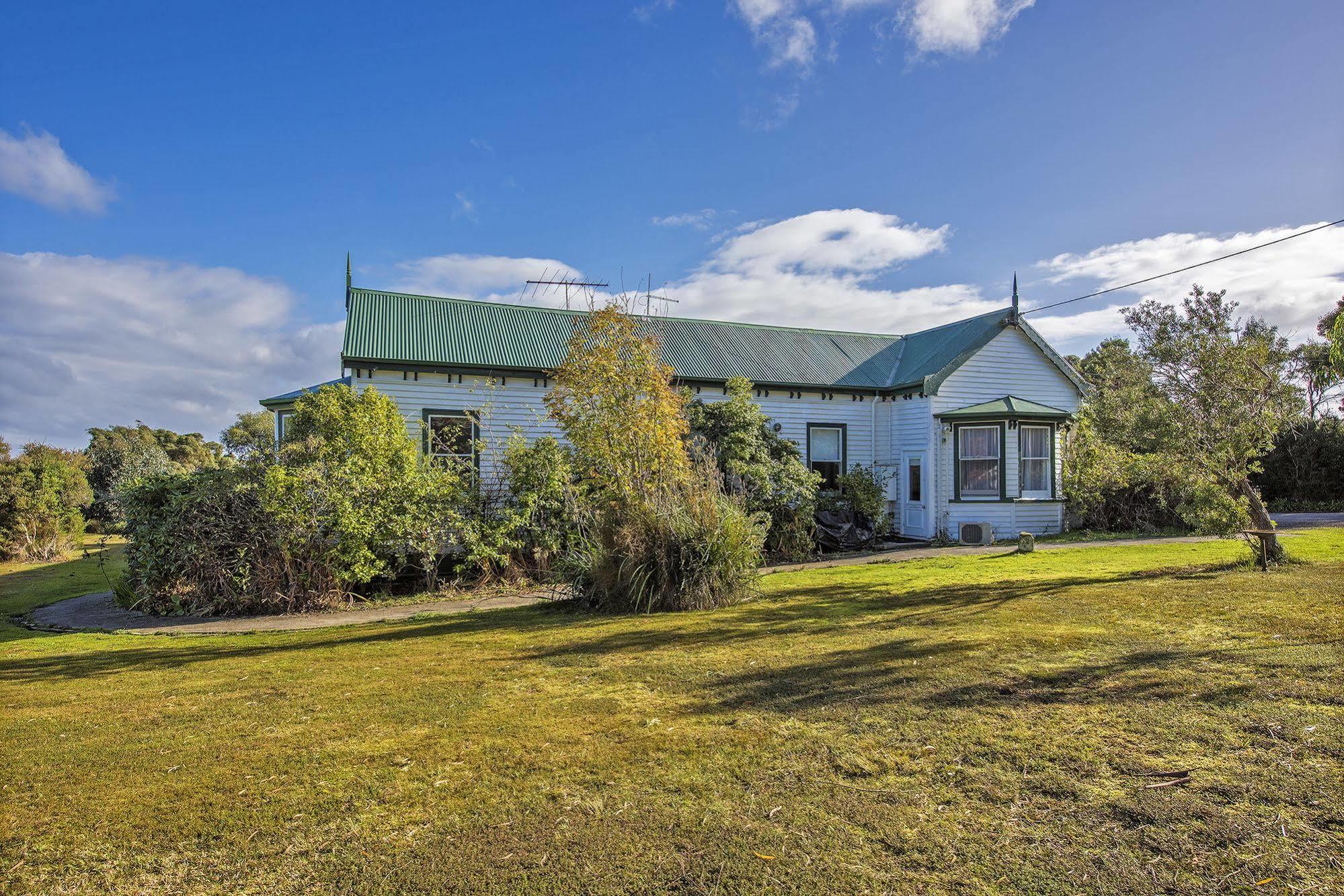 Strahan Wilderness Lodge Exteriör bild